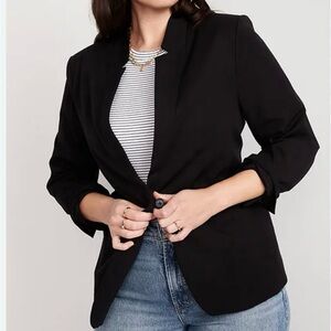 Old Navy Pixie Blazer
Notched collar. Cotton blend. NWT. Smoke-free home.